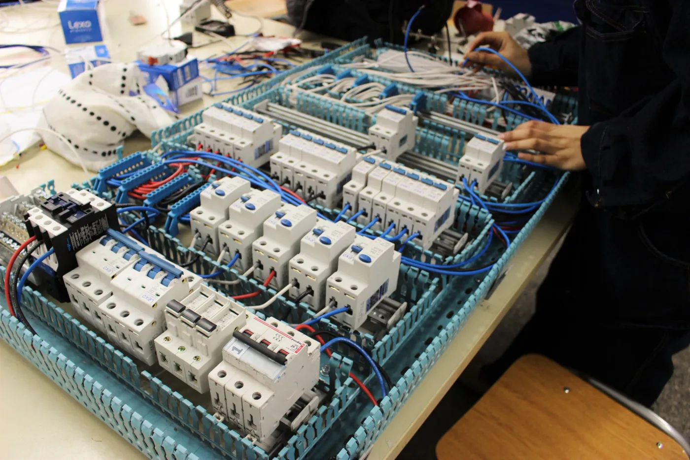 Simulador de tablero eléctrico