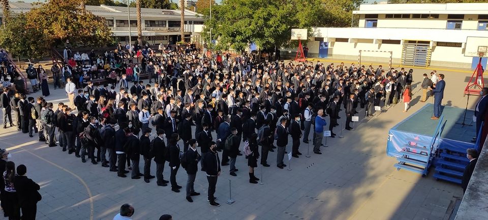 Alumnos y director del Liceo